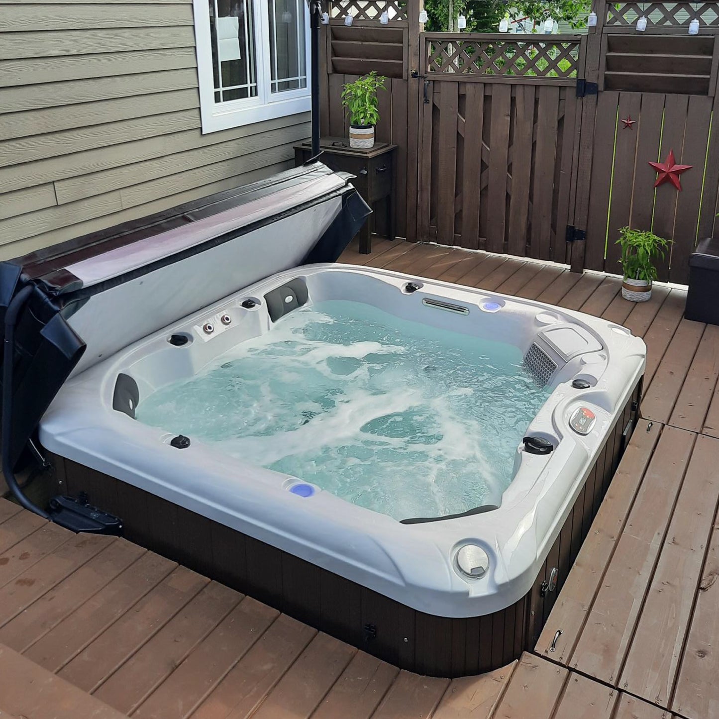 Cambridge 6-Person 34-Jet Hot Tub